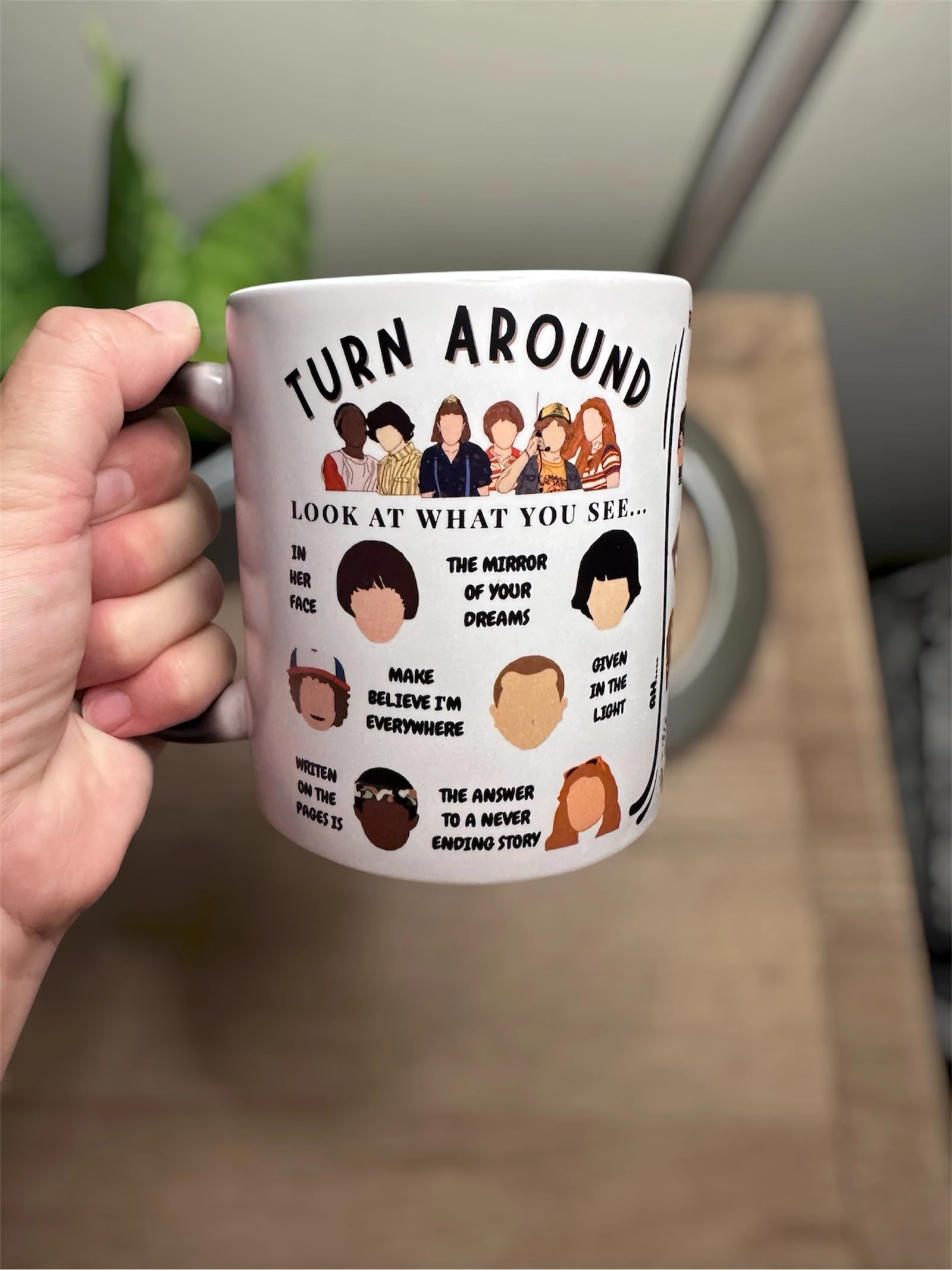 Caneca Mágica Stranger Things